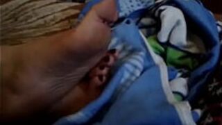 Feet in my bed - porn video